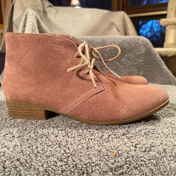 Pink suede booties - Picture 1 of 7